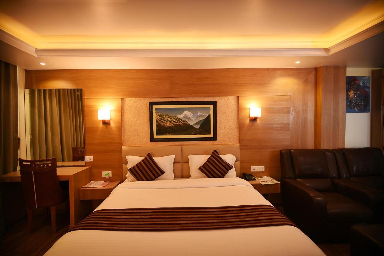 Hotel Middle Path &