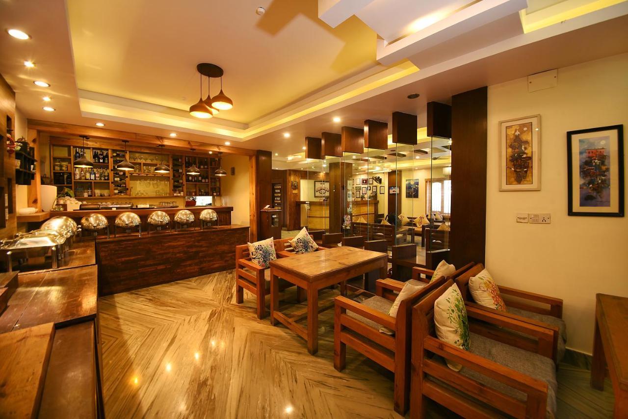 Middle Path & Hotel 4*