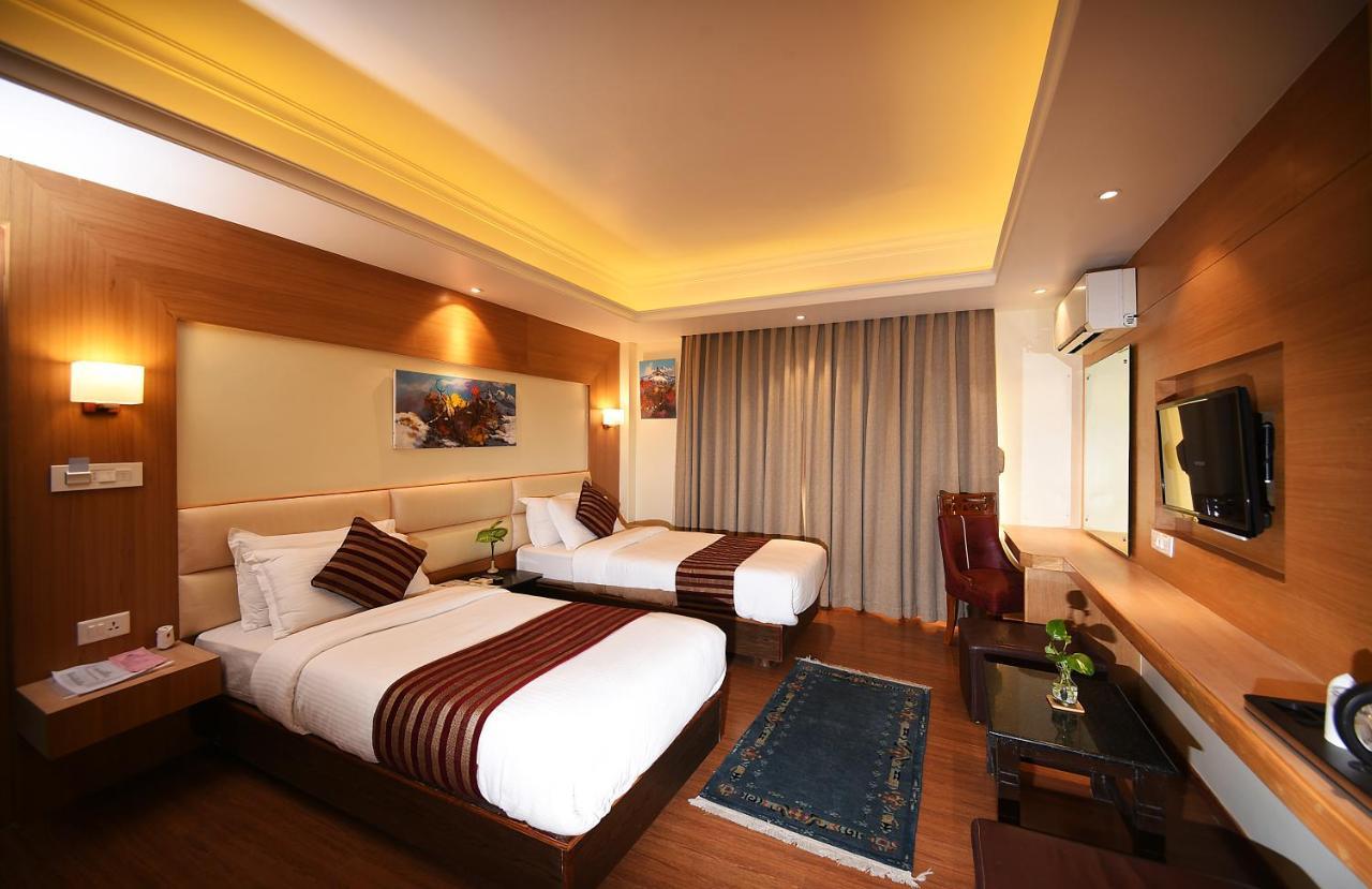 Middle Path & Hotel Pokhara
