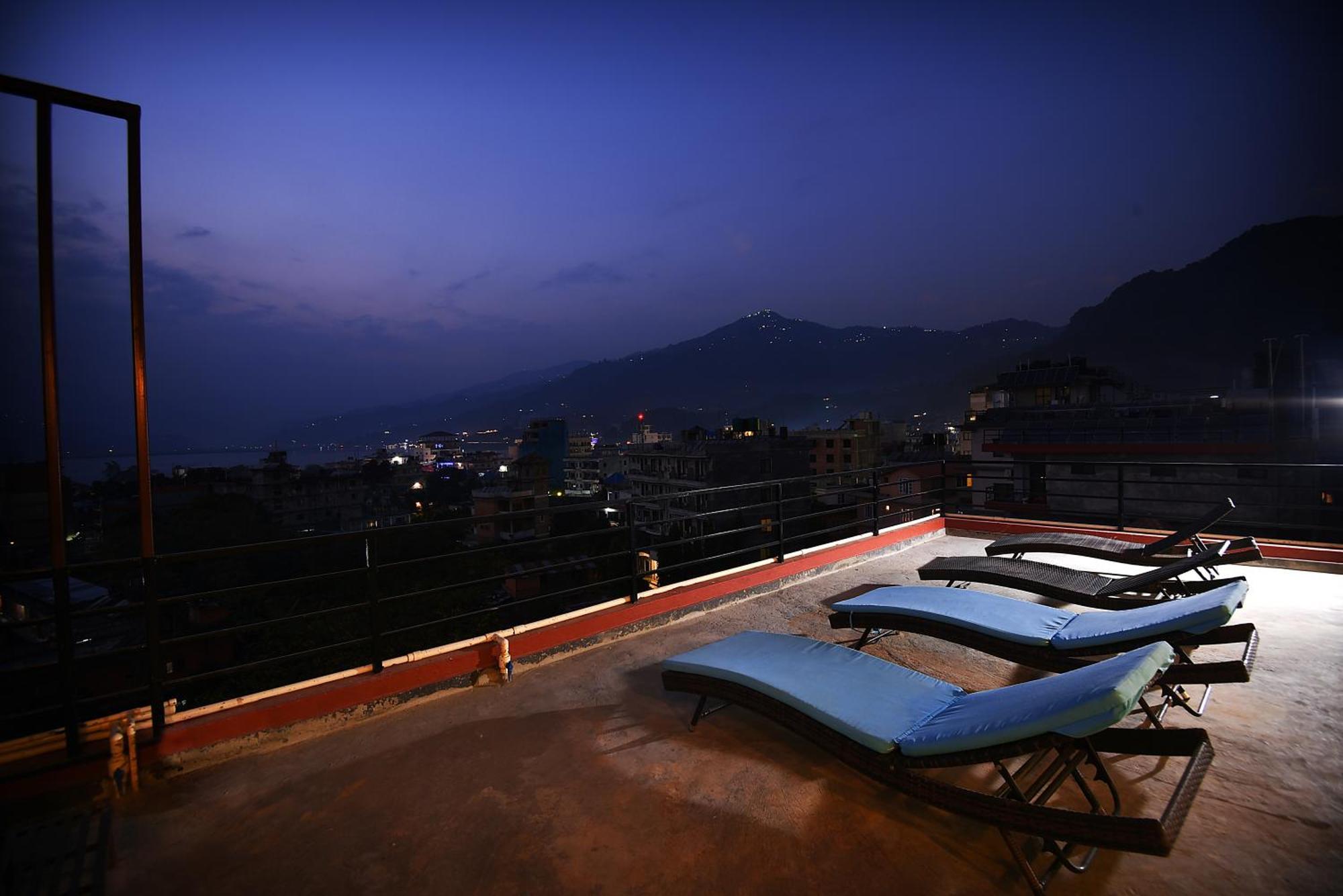 Hotel Middle Path & 4*