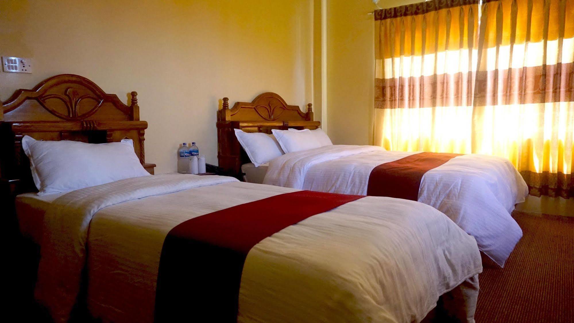 Hotel Middle Path & Pokhara