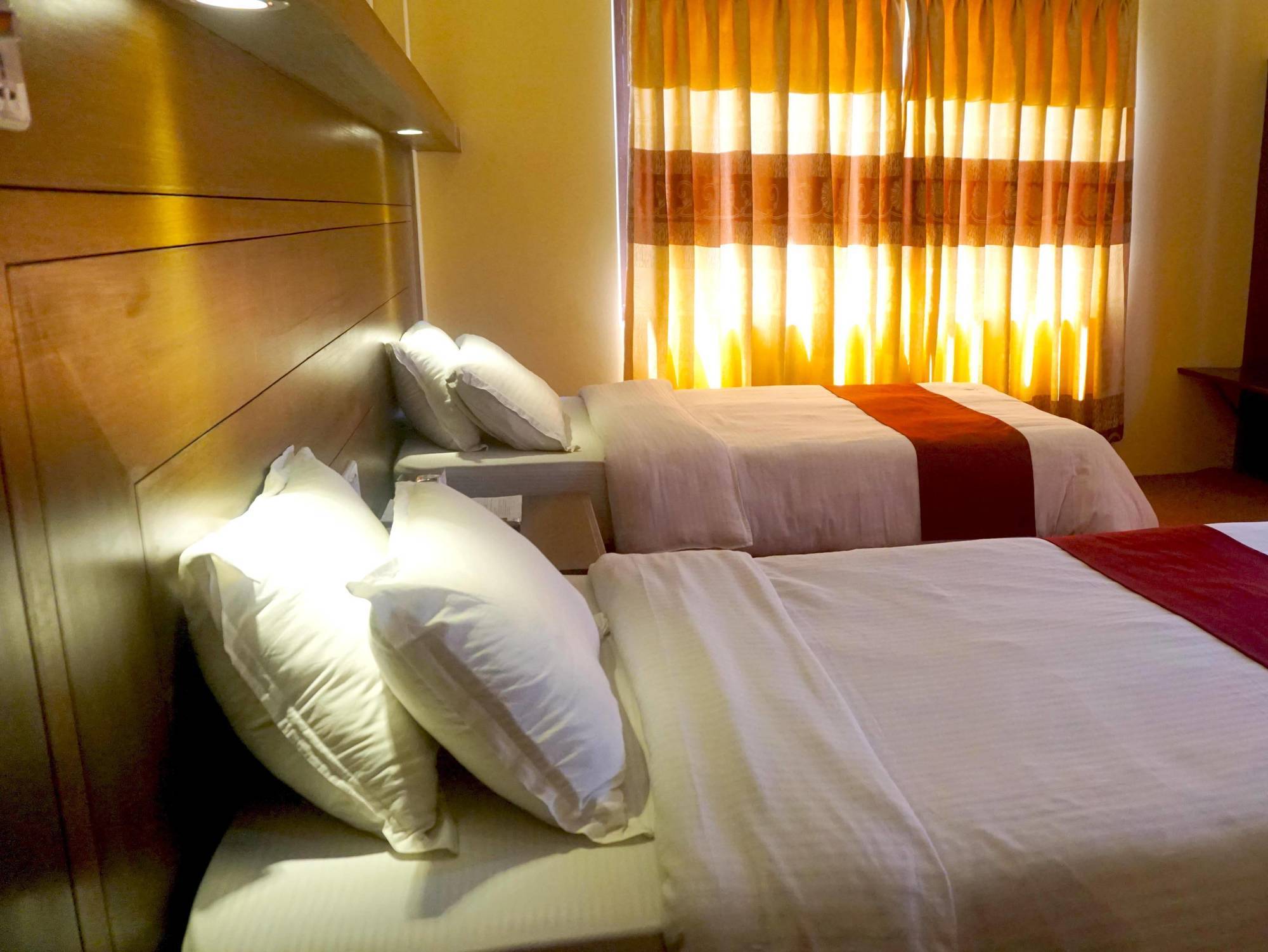 Middle Path & Hotel Pokhara
