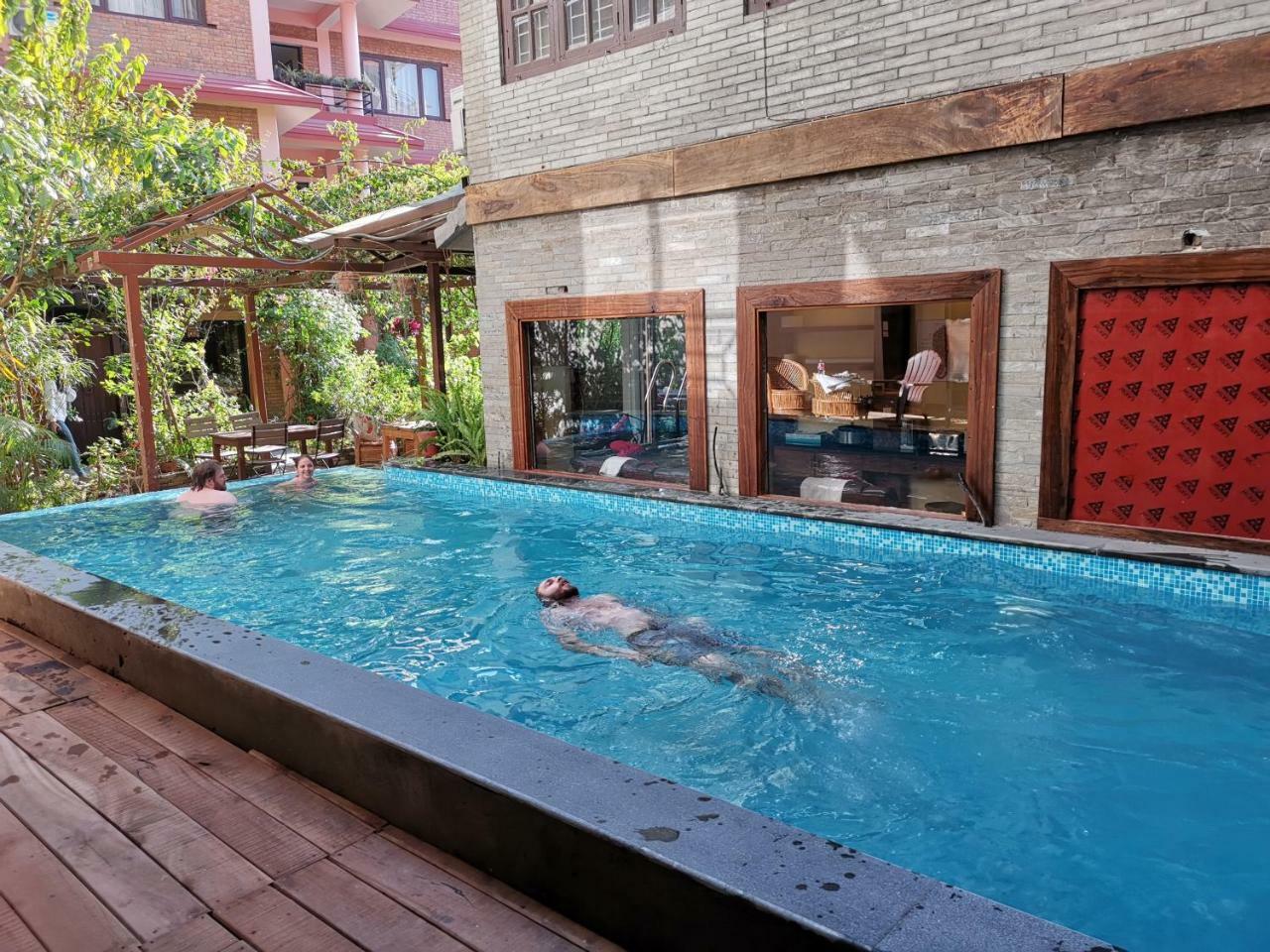 Middle Path & 4* Pokhara