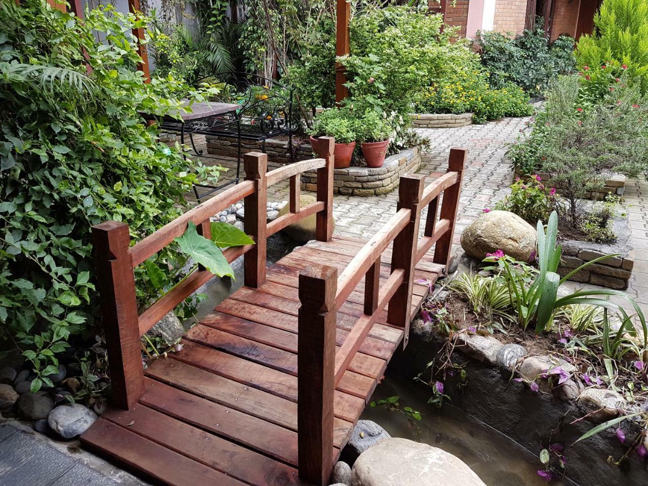 Hotel Middle Path & 4*