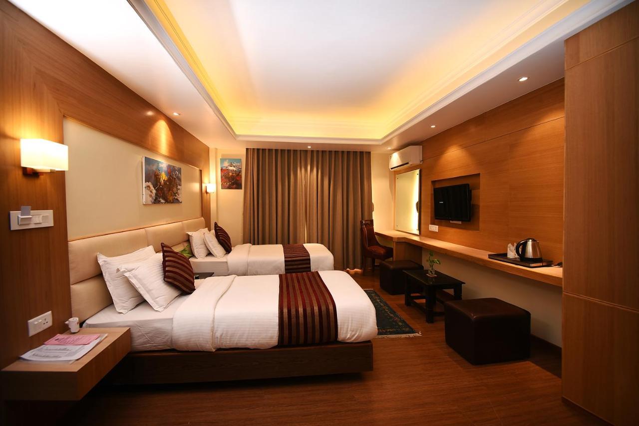 Middle Path & Hotel 4*