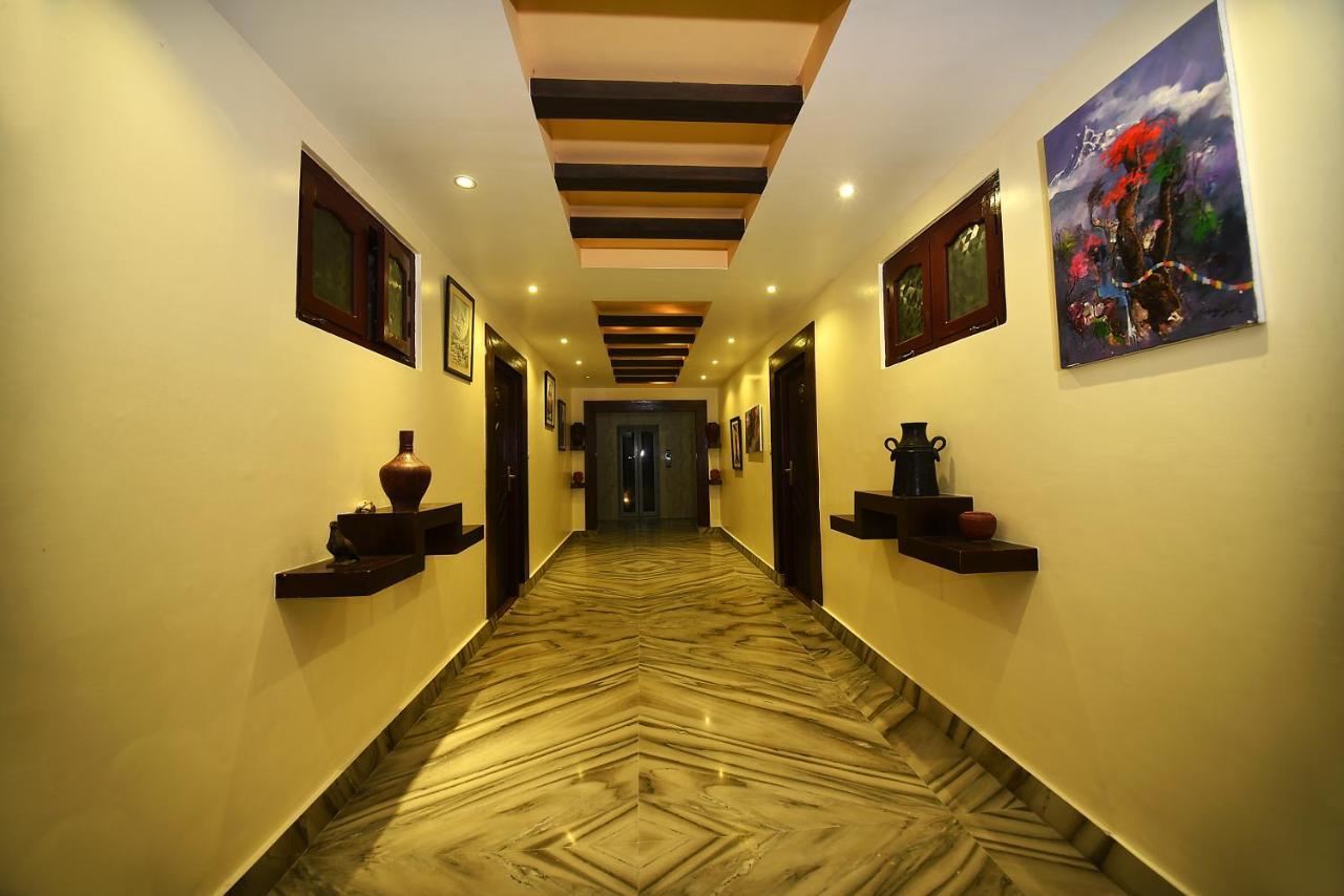 Hotel Middle Path &