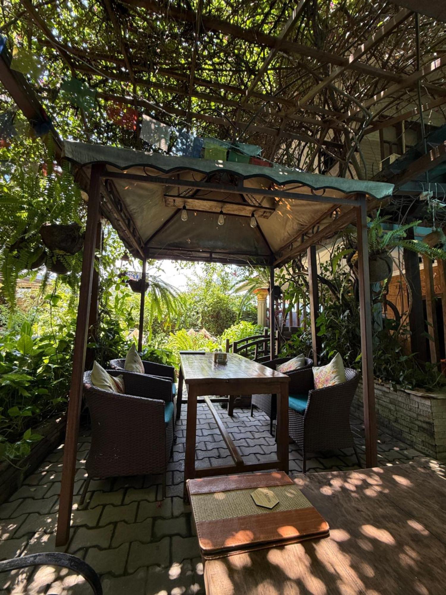 Middle Path & Hotel 4*