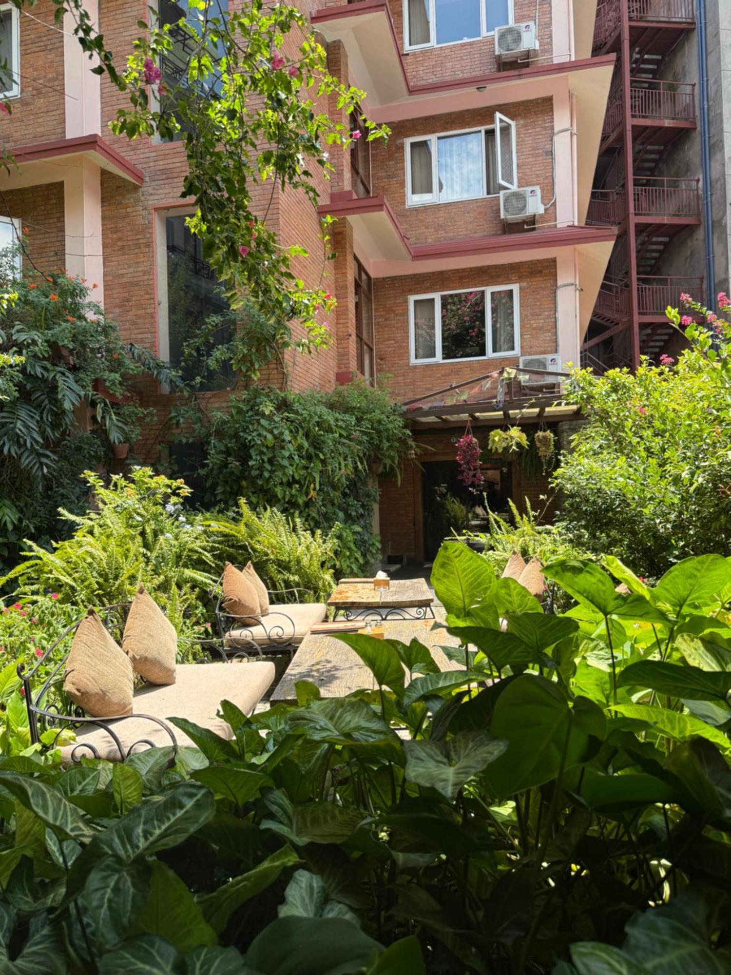 Middle Path & 4* Pokhara