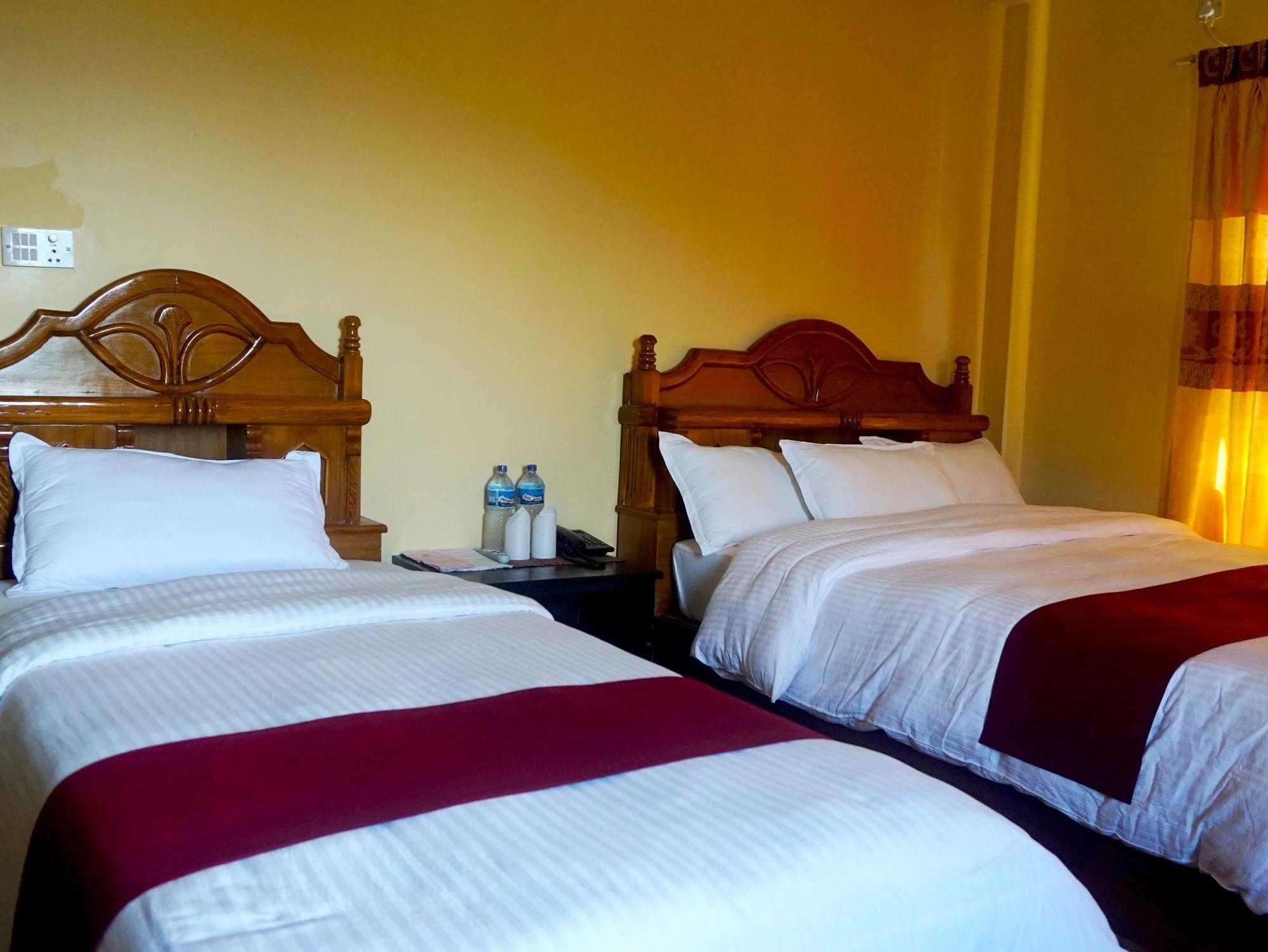 Hotel Middle Path & 4*