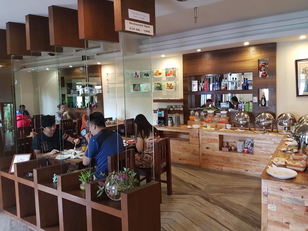 Hotel Middle Path &