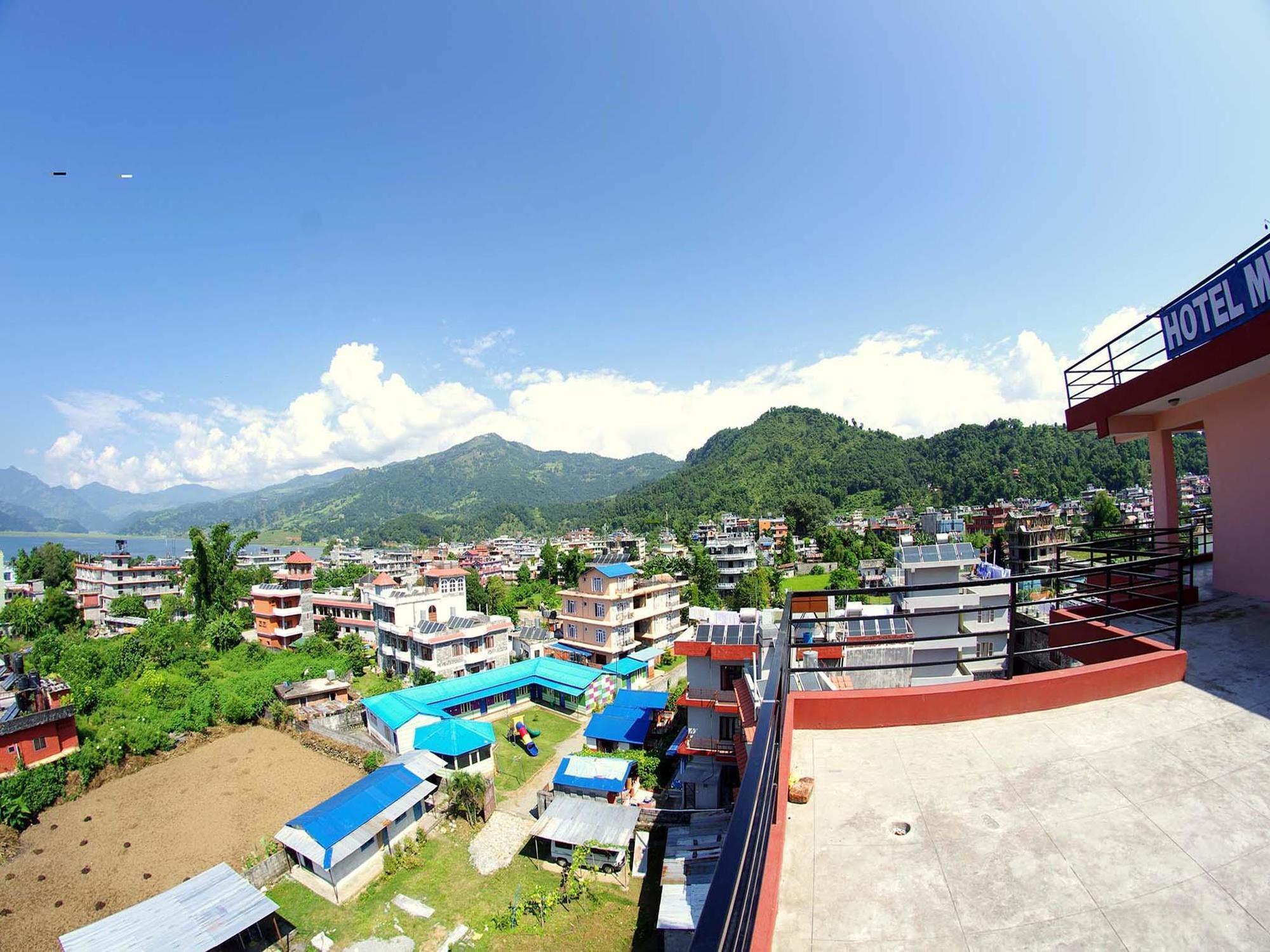 Hotel Middle Path & Pokhara