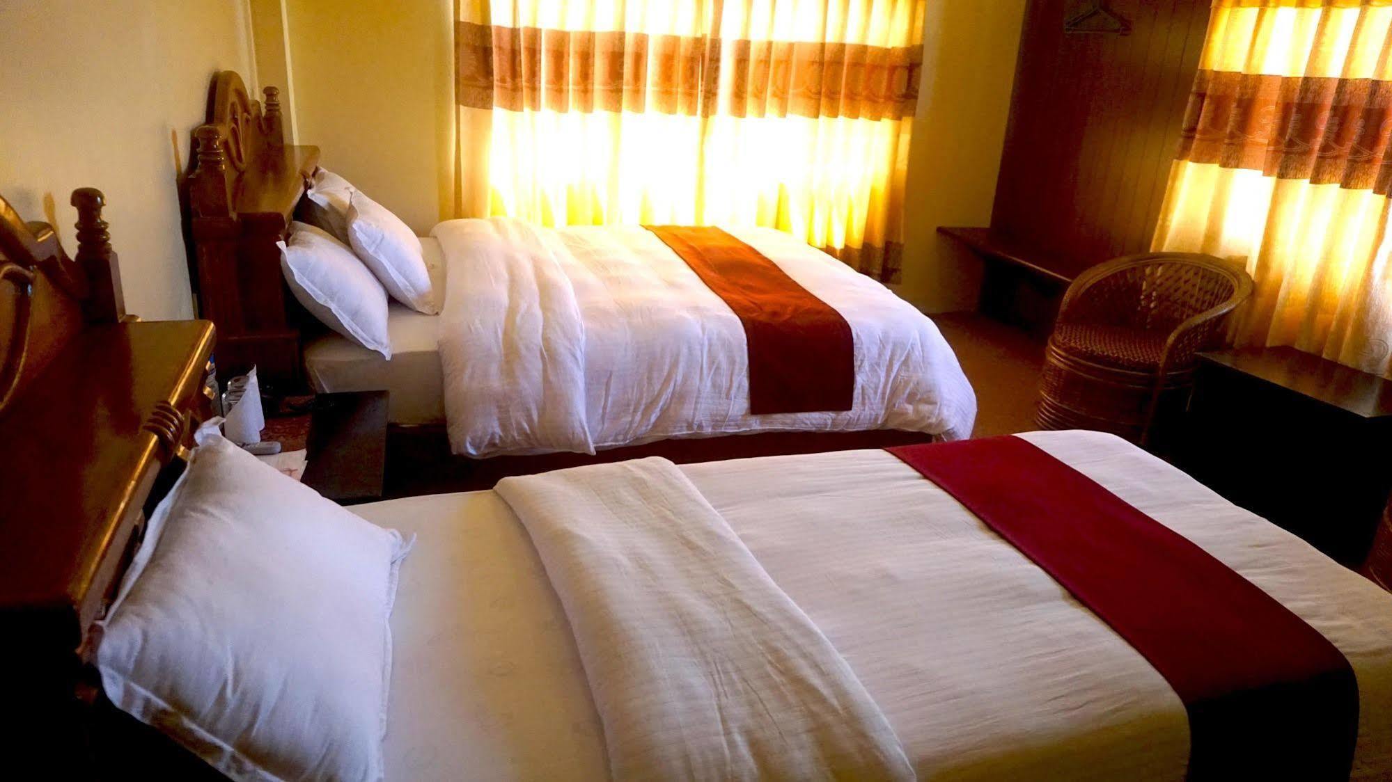 Hotel Middle Path & Pokhara