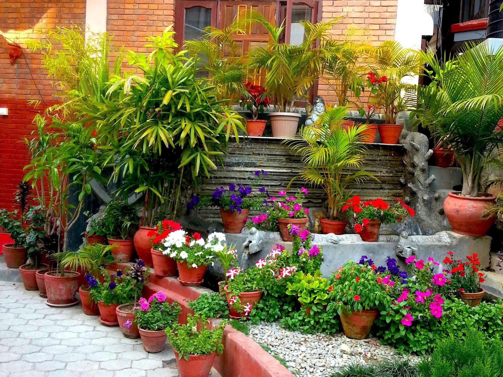 Hotel Middle Path &