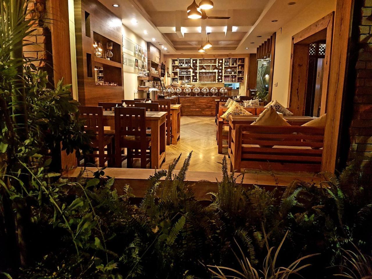 Hotel Middle Path & Pokhara