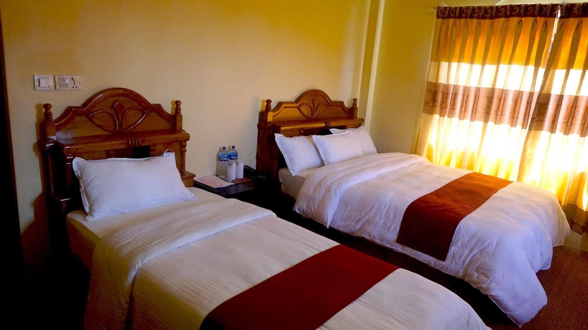 Hotel Middle Path & Pokhara