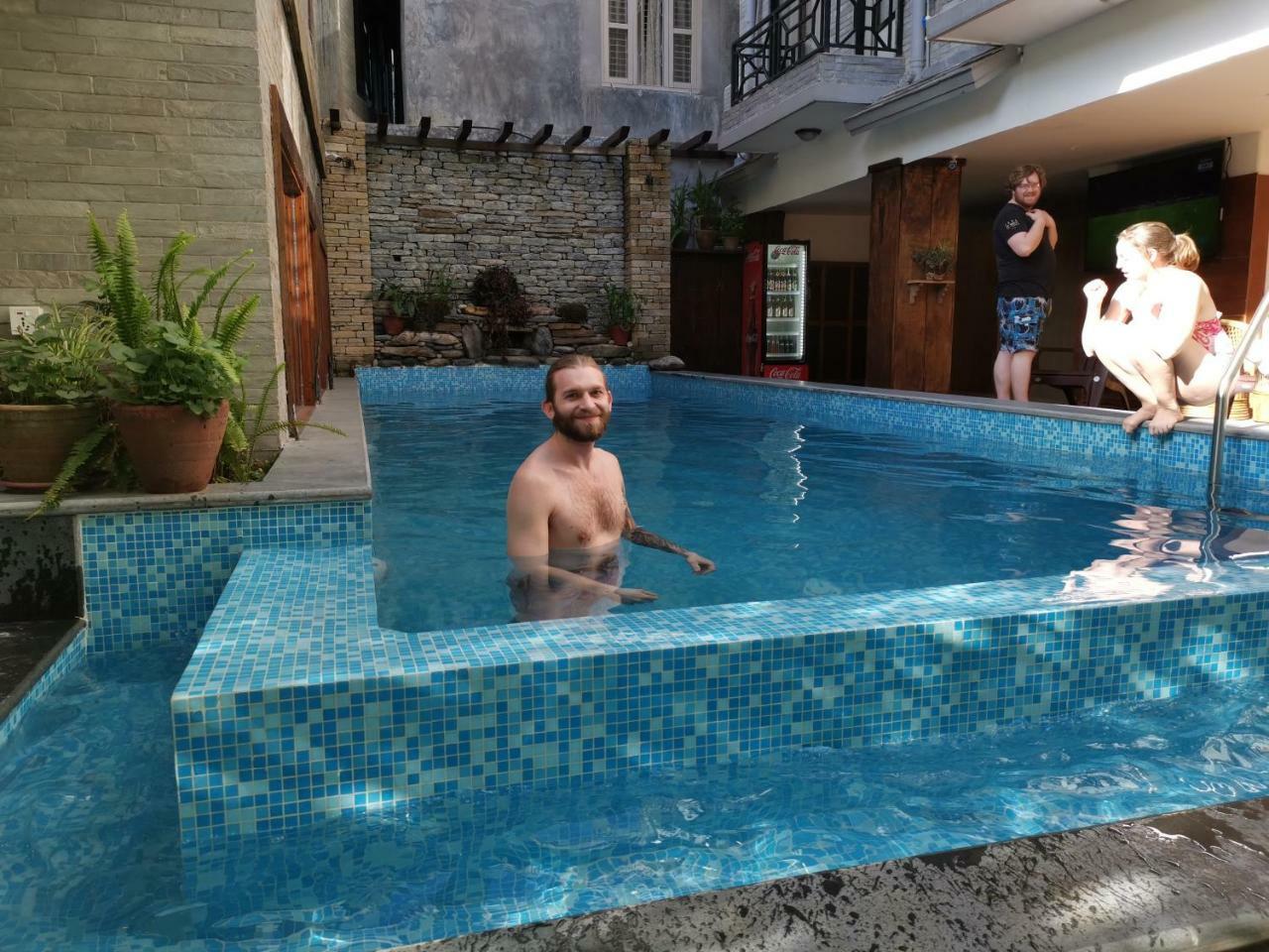 Middle Path & 4* Pokhara